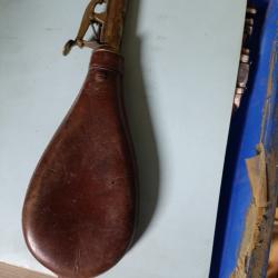Poire a poudre ancienne.