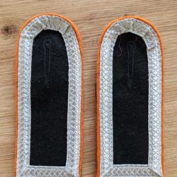 PAIRE DE PATTES D ÉPAULE DE SERGENT-CHEF DE LA GENDARMERIE,FOND NOIR