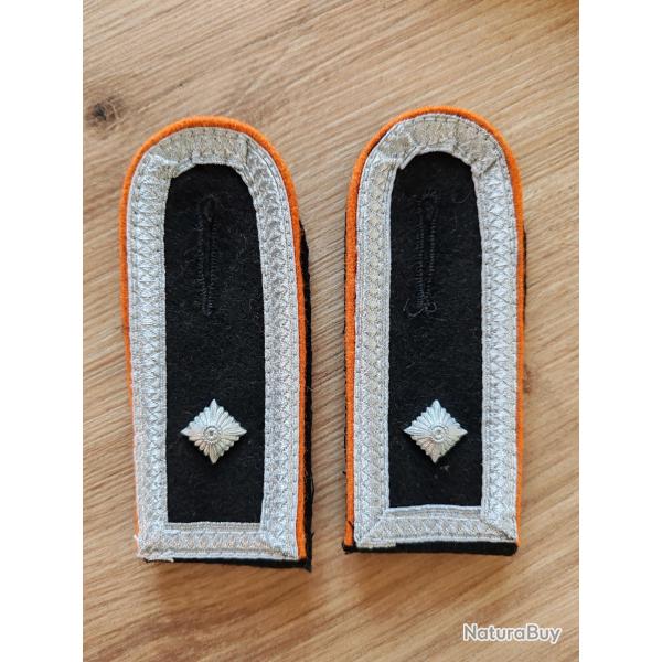 PAIRE DE PATTES D ÉPAULE D ADJUDANT DE LA GENDARMERIE,FOND NOIR