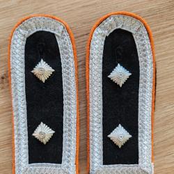 PAIRE DE PATTES D ÉPAULE D ADJUDANT-CHEF  DE LA GENDARMERIE,FOND NOIR