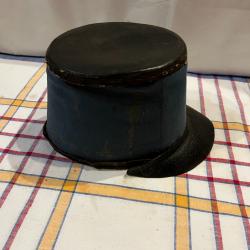 une casquette militaire ancienne dans le style Napoléon 3