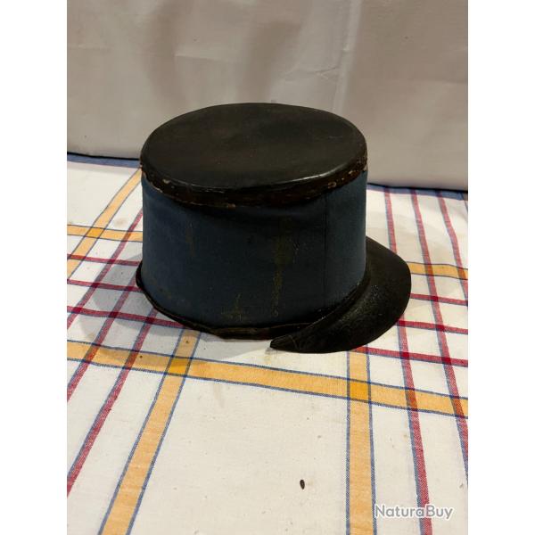 une casquette militaire ancienne dans le style Napolon 3
