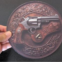 REVOLVER SANS MARQUE PLAQUE DECORATIVE ALUMINIUM VINTAGE DIAMETRE 20 CM