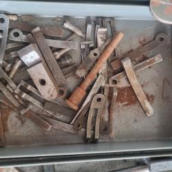 Lot de pièces détachées pour armes