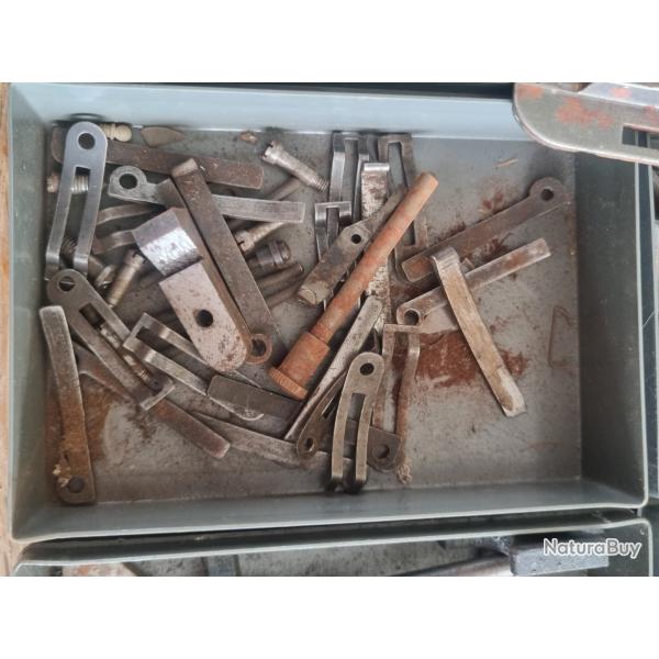 Lot de pièces détachées pour armes
