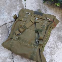 gaine de largage matériel TAP. Matériel parachutiste armee francaise sac a dos.