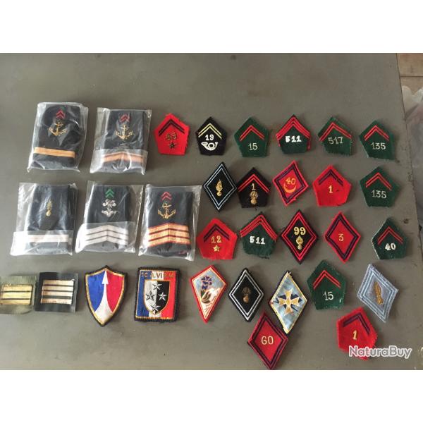 Lot d'cussons et d'paulettes de Rgiments dissout  / Arme de Terre