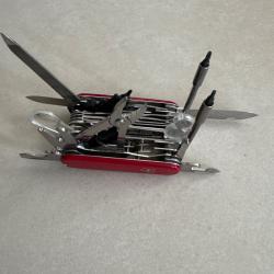 Victorinox suisse Champ XXL