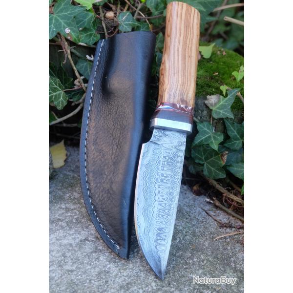 Poignard Puukko Couteau Lame Acier Damas 256 Couches Drop Point Manche Bois Fab Artisan Etui Cuir 01