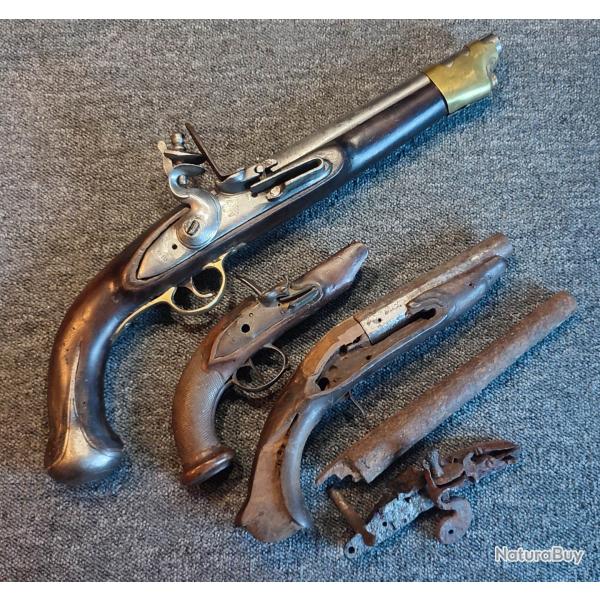 Lot d'anciens pistolet  silex dont 1 avec platine compagnie des Indes dat 1810