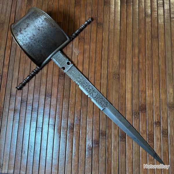 DAGUE MAIN GAUCHE DE TOLEDE LAME GRAVÉE ET DATÉE DE 1867
