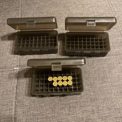 Lot de boites de rangement pour munitions 357mag et 38sp