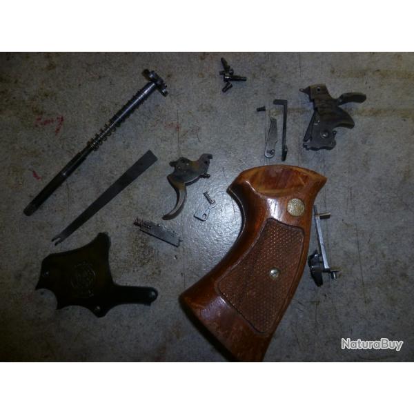Lot pieces Revolver Smith et Wesson type 14 bon tat