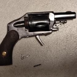 Bulldog 8 mm 92 français a révisé