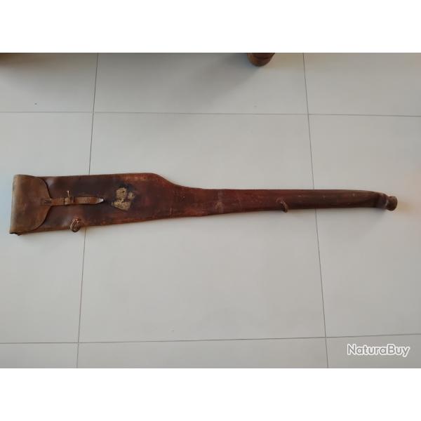 TRES  ANCIEN  ETUIS  DE  FUSIL  EN CUIR
