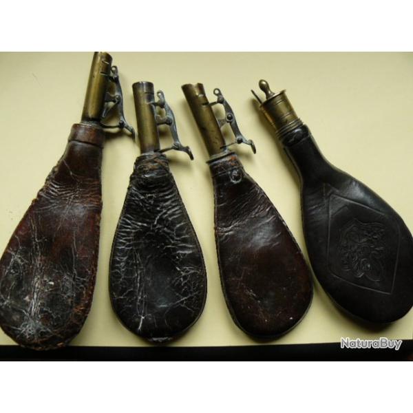 Lot de 4 poires  poudre/plomb en cuir avec systme en laiton,  de fabrication Britannique