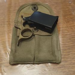 Chargette sten ww2 premier modèle marque VIGN. Dans sont étuis