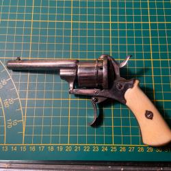 Jolie revolver à broche avec plaquettes OS