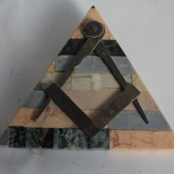 Pyramide Franc-maçon marbre Compas Équerre