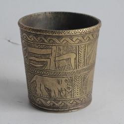 Gobelet laiton gravé Lions Éléphants Afrique