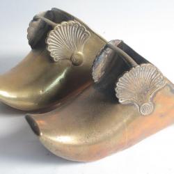 Paire d'étrier coquillage bronze Espagnol F. barnes & co London XIXe siècle