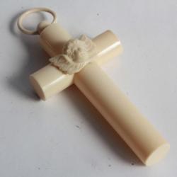 Ancienne Croix de berceau celluloïd chérubin