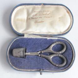 Paire de ciseaux + dé argent couturière couture