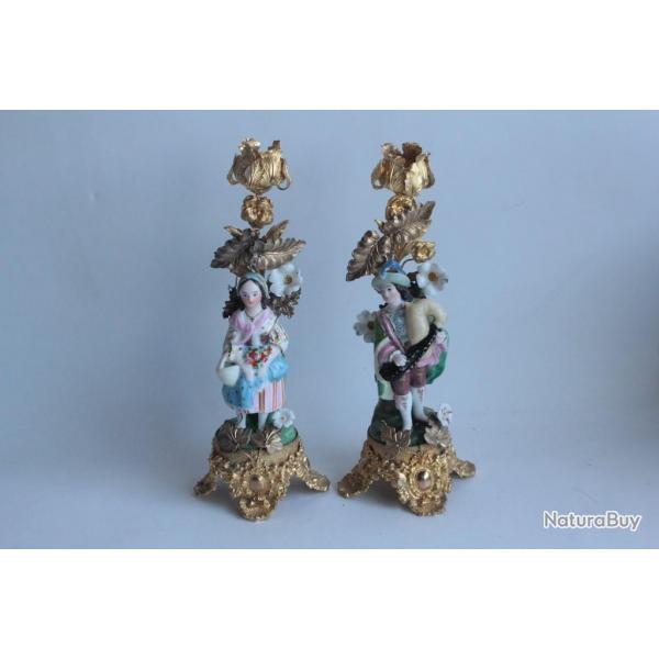 Paire de bougeoirs Personnages porcelaine et bronze dor XIXe sicle