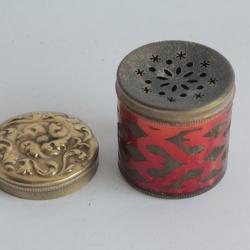 Saupoudreuse poudrier atacamite métal repoussé