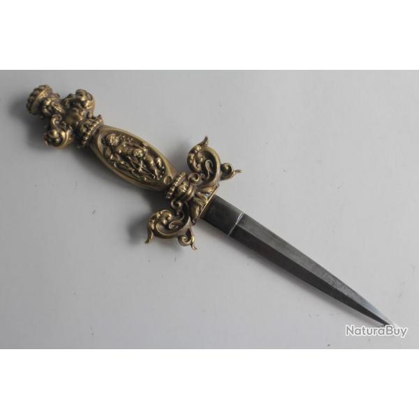 Dague ancienne bronze et acier grave Vnus cupidon