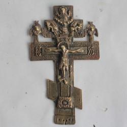 Croix orthodoxe bronze Crucifix byzantin Russie XIXe siècle