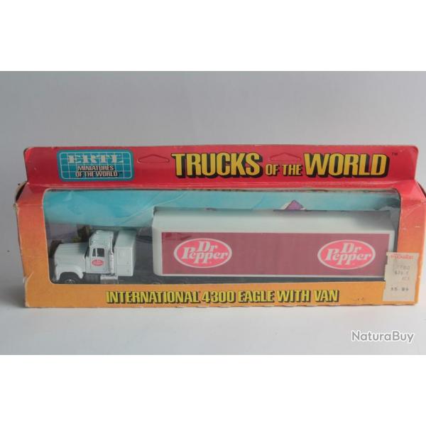 ERTL Trucks of the World # 1428 International 4300 Eagle Dr Pepper