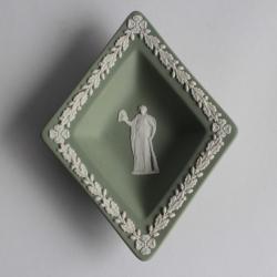 Vide poche Melpomene porcelaine biscuit jaspe vert Wedgwood