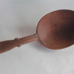Cuillère à crème bois sculpté Art populaire