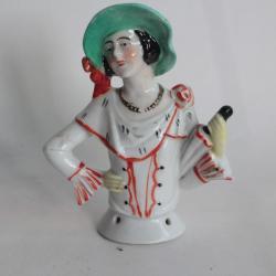 Demi figurine porcelaine Femme à l'ombrelle