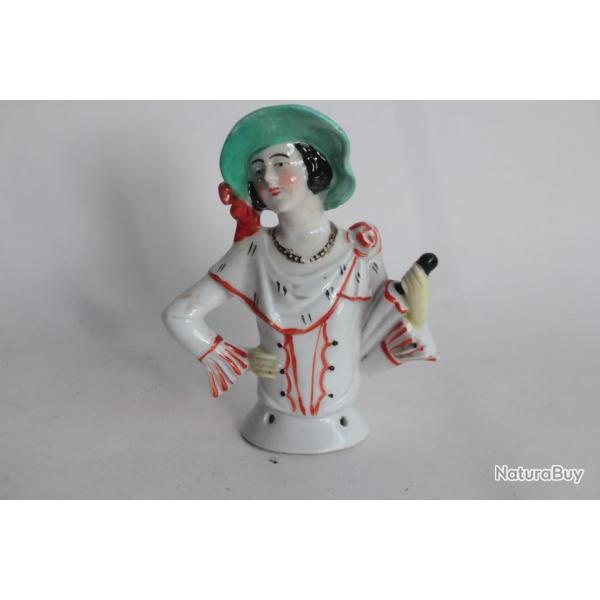Demi figurine porcelaine Femme  l'ombrelle