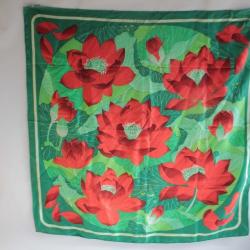 HERMES Foulard soie Fleurs de Lotus Christianne de Vauzelles
