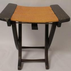 Tabouret vintage pliable en bois paillé