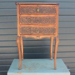 Meuble Lyonnais Table de chevet XVIIIe siècle