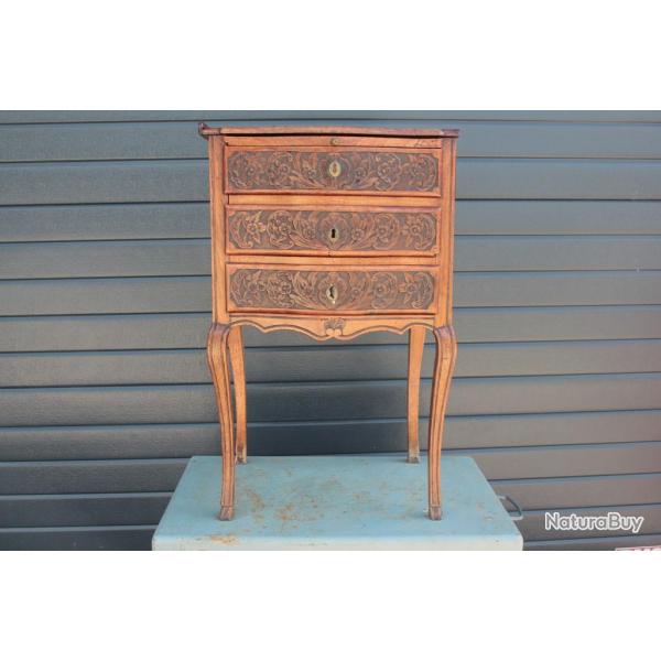 Meuble Lyonnais Table de chevet XVIIIe sicle