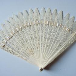 Éventail en os XIXe siècle