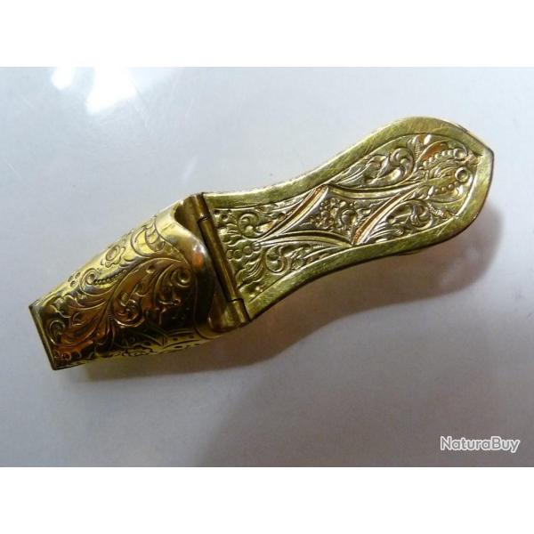 Boite  aiguilles figurative Soulier pomponne XVIIIe sicle couture broderie