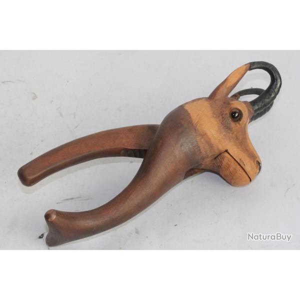 Casse noix Art populaire Chamois Fort noire