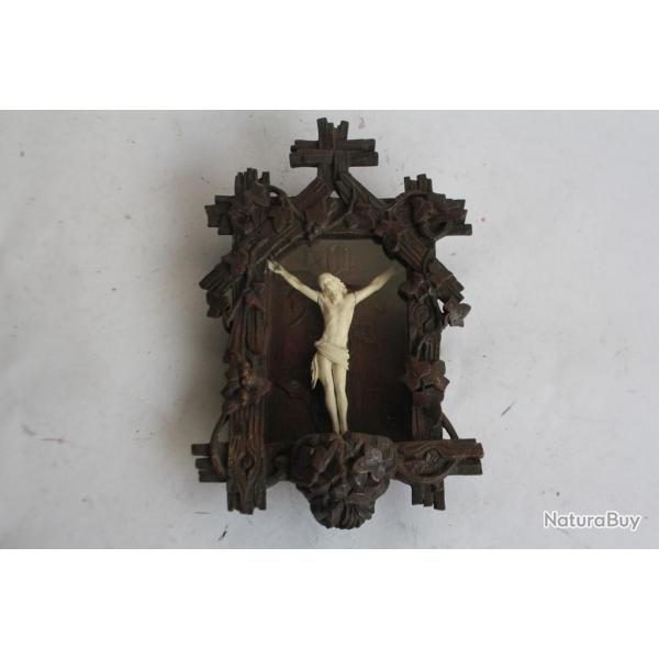 Bnitier bois sculpt Christ crucifi Art populaire Suisse/Haute-Savoie