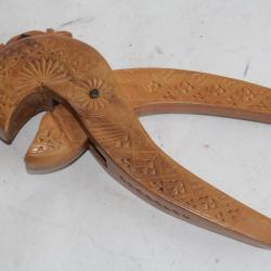 Casse noix bois sculpté Art populaire