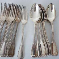 Service de 10 cuillères et 10 fourchettes métal argenté