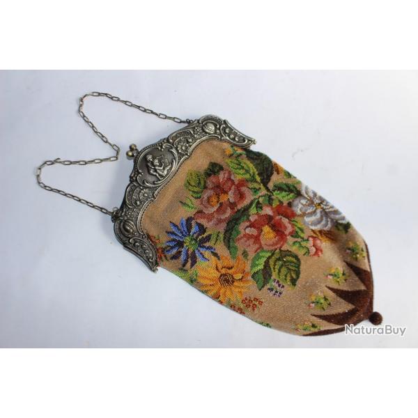 Sac  main en perl de verre XIXe sicle Antiquit