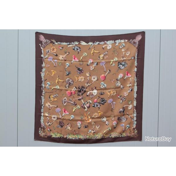 HERMES Foulard soie Champignons Anne Gavarni