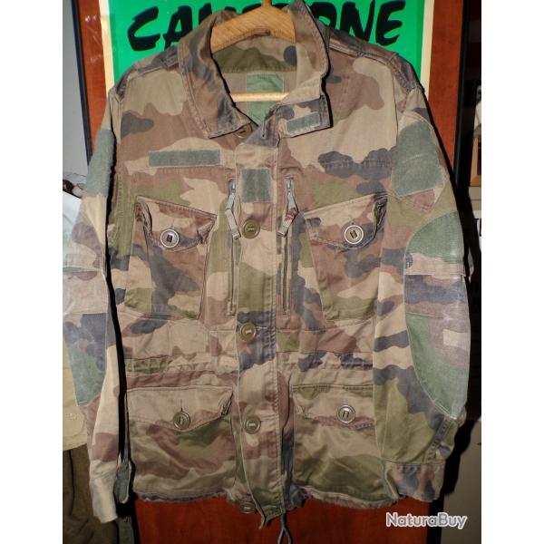 VESTE DE TREILLIS  DE L'ARMEE FRANCAISE, TAILLE M AVEC GRANDE POCHE ARRIERE  , PERIODE 2008 , COULEU