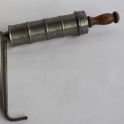 Clyster pompe pour auto-administration